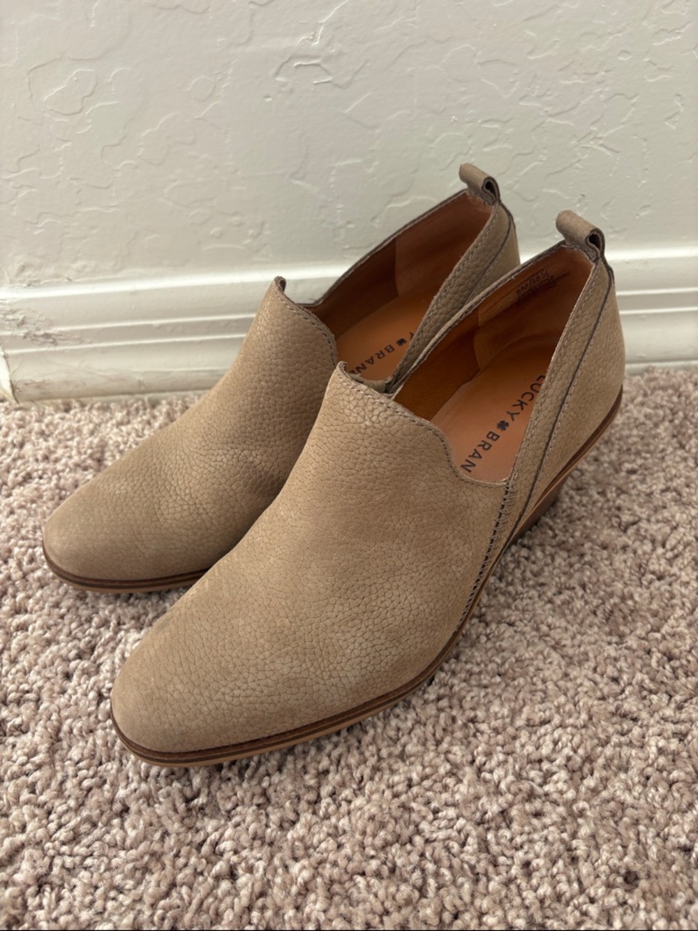 Lucky Brand Vennia Beige/Tan Leather Slip-On Ankle Booties Size 8M